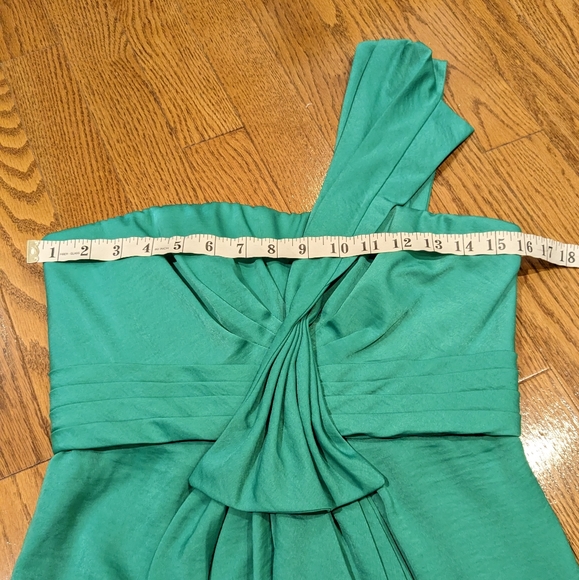 BCBG MaxAzria Emerald Green one shoulder Palais cocktail dress size 8 - Picture 4 of 7